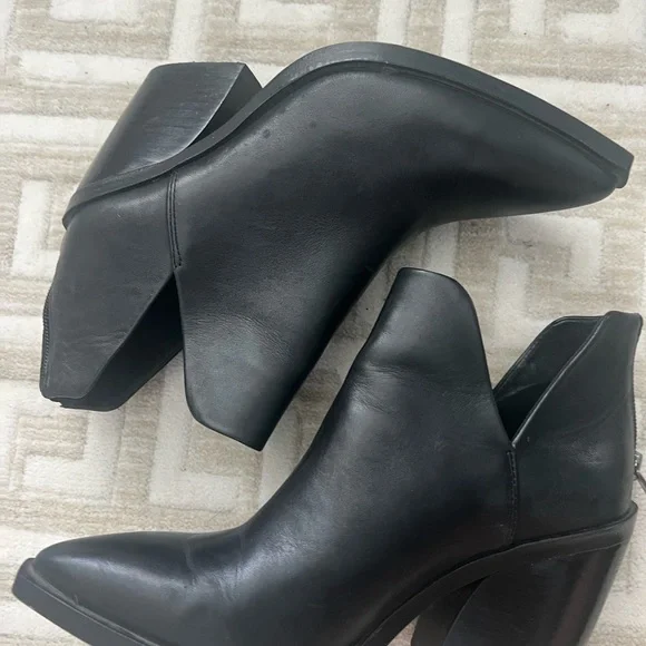 Vince Camuto Gigiette Ankle Booties - Picture 6 of 6
